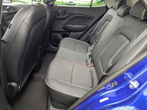 Used 2025 Hyundai Venue Limited image 28