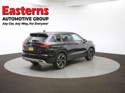 Used 2023 Mitsubishi Outlander SE image 42