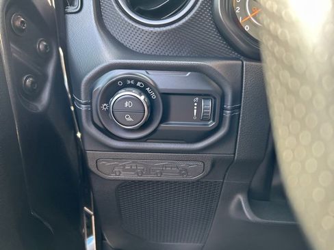 Used 2024 Jeep Gladiator Mojave w/ Convenience Group image 16