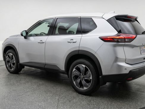 Used 2025 Nissan Rogue SV image 6