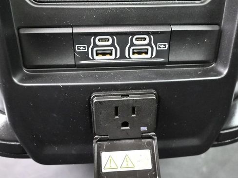 Used 2022 RAM 1500 Laramie AWD/4WD image 34