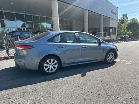 Used 2022 Toyota Corolla LE image 4