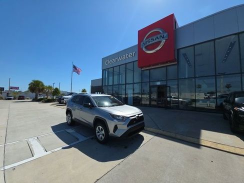 Used 2022 Toyota RAV4 LE image 1