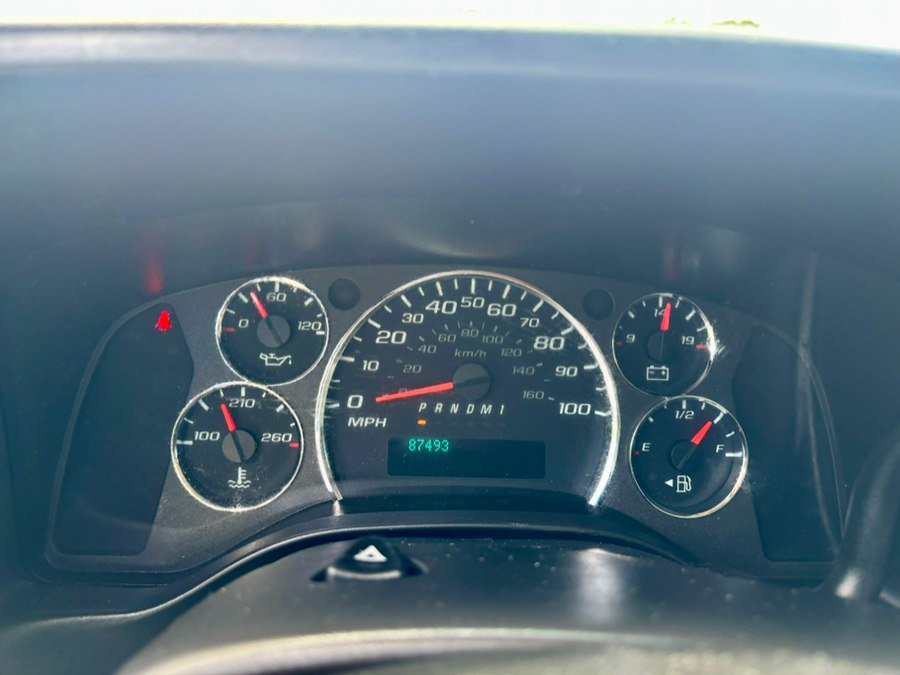Used 2022 Chevrolet Express 2500 w/ Driver Convenience Package RWD image 16
