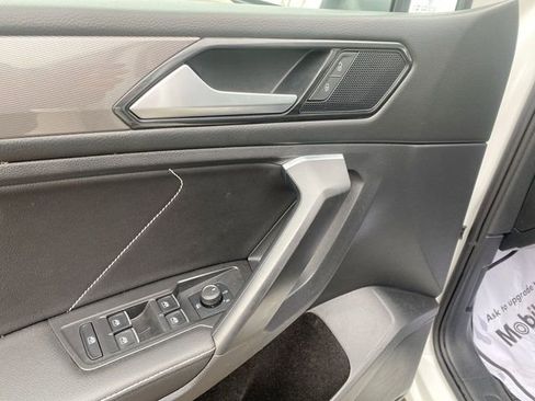 Used 2023 Volkswagen Tiguan SE w/ Panoramic Sunroof Package image 22