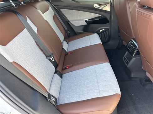 New 2025 Volkswagen ID.4 Pro image 23