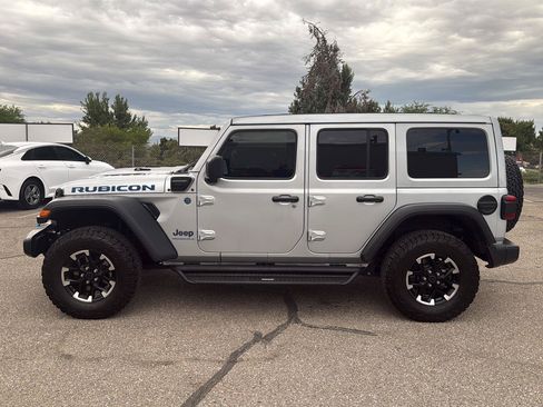 Used 2024 Jeep Wrangler Unlimited Rubicon 4xe w/ Technology Group AWD/4WD image 4