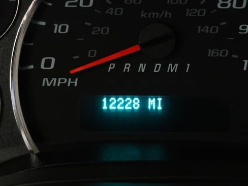 Used 2022 Chevrolet Express 3500 w/ Driver Convenience Package image 5