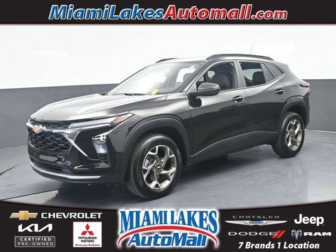 Used 2025 Chevrolet Trax LT w/ Driver Confidence Package FWD image 1