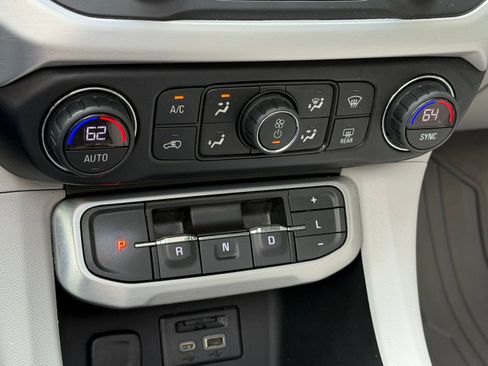 Used 2020 GMC Acadia SLT w/ Driver Alert Package II AWD/4WD image 17