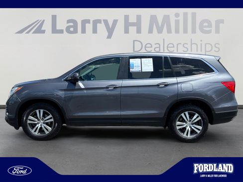 Used 2017 Honda Pilot EX image 2