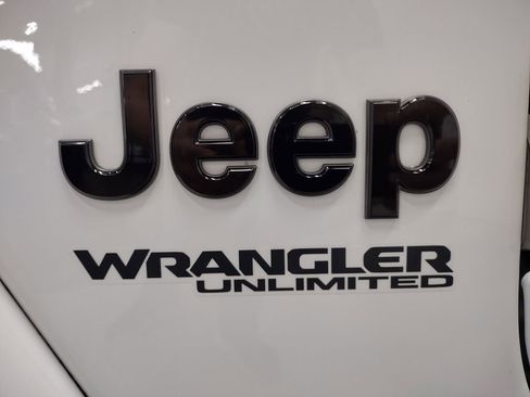 Used 2020 Jeep Wrangler Unlimited Sahara image 7
