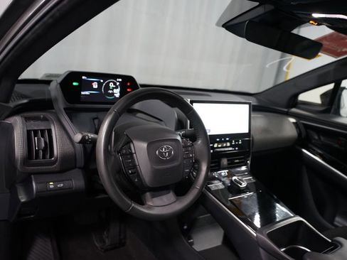 Used 2024 Toyota bZ4X FWD image 7