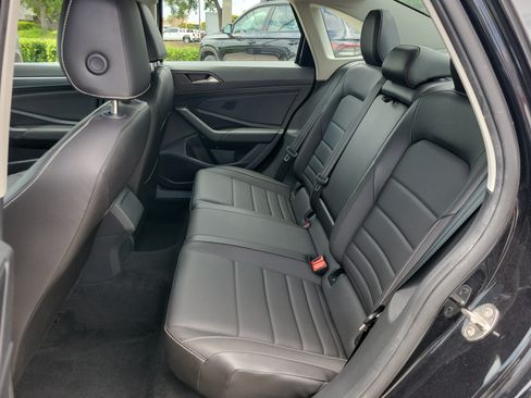 Used 2022 Volkswagen Jetta SE FWD image 16