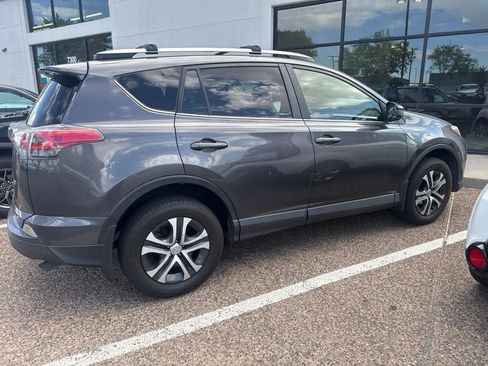 Used 2017 Toyota RAV4 LE FWD image 5