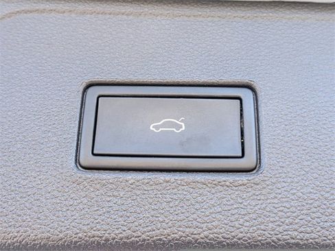 Used 2021 Volkswagen Atlas SE image 13