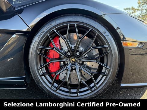 Used 2024 Lamborghini Revuelto image 12