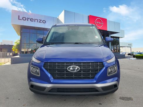 Used 2021 Hyundai Venue SE image 2