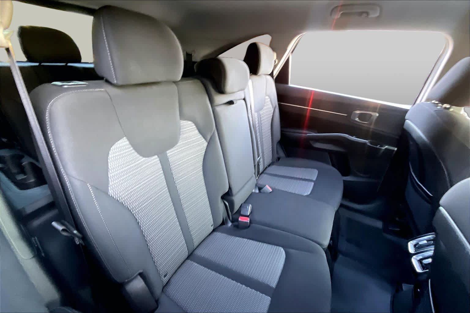 Used 2022 Kia Sorento LX AWD/4WD image 19
