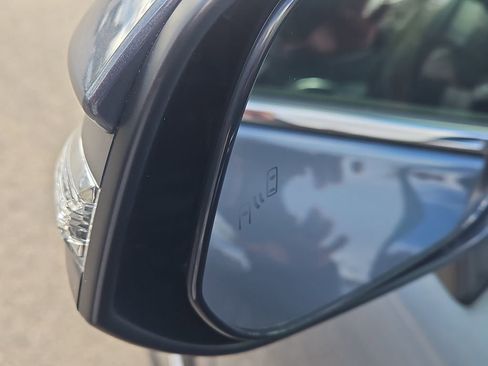 Used 2022 Toyota Venza XLE image 20