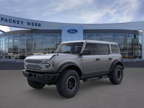 New 2025 Ford Bronco Badlands w/ Sasquatch Package AWD/4WD image 2
