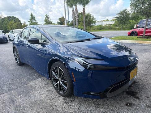 Used 2024 Toyota Prius XLE FWD image 2