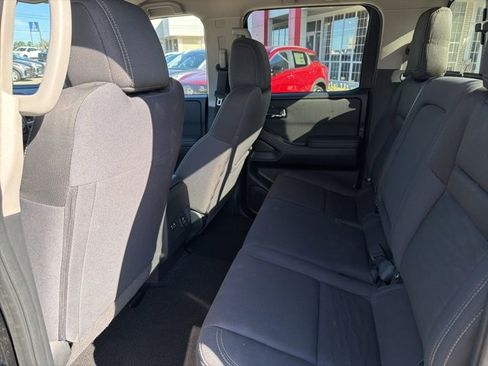 Used 2023 Nissan Frontier SV w/ SV Convenience Package image 11