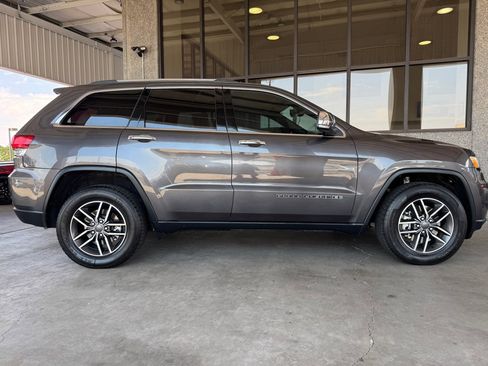 Used 2021 Jeep Grand Cherokee Limited w/ Luxury Group II image 40