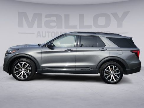 Certified 2025 Ford Explorer ST-Line AWD/4WD image 2
