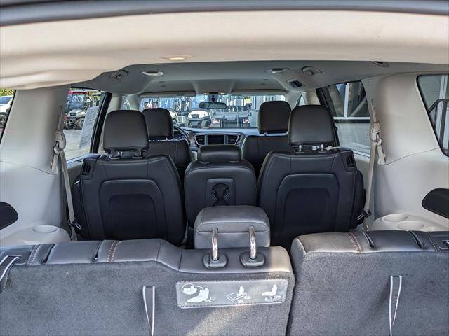 Used 2018 Chrysler Pacifica Touring-L FWD image 11