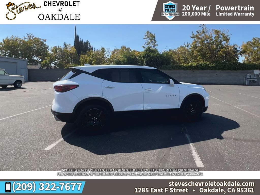 Certified 2023 Chevrolet Blazer LT w/ LPO, Black Grille Bar Package FWD image 12