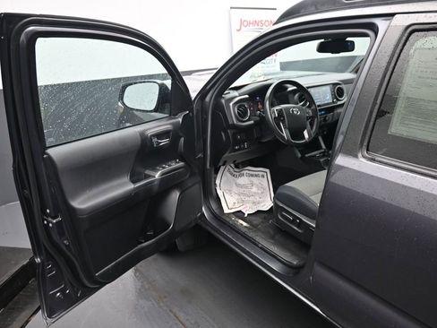 Used 2022 Toyota Tacoma TRD Sport image 16