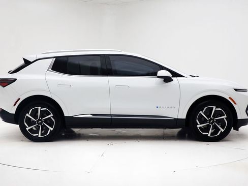 Used 2024 Chevrolet Equinox EV LT image 3