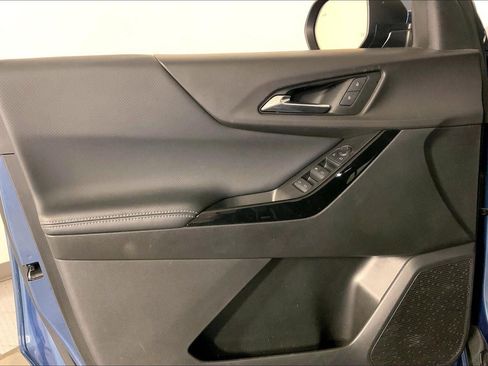 Used 2025 Chevrolet Equinox LT FWD image 24