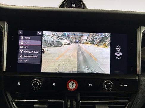 Used 2022 Porsche Macan S image 18