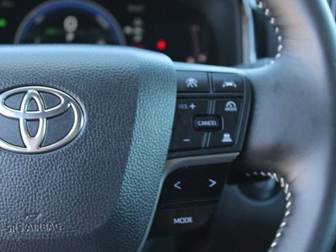 Used 2026 Toyota Camry Hybrid FWD image 18