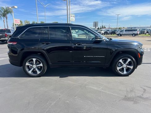 Used 2023 Jeep Grand Cherokee 4WD 4xe image 9