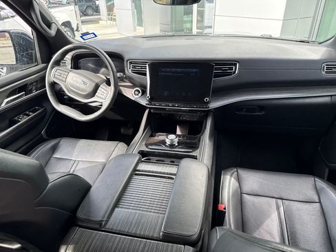 Used 2024 Jeep Wagoneer L Series II RWD image 23