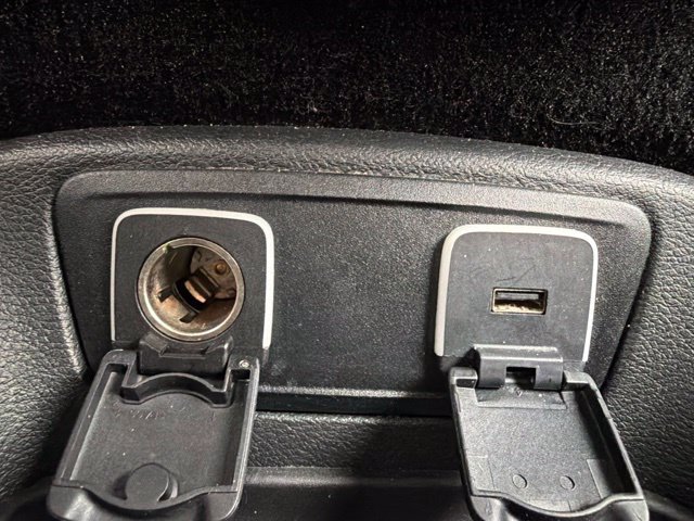 Used 2017 Chrysler Pacifica Limited FWD image 46