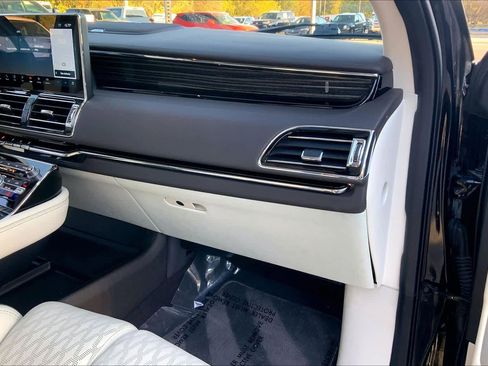 Used 2022 Lincoln Navigator Black Label image 17