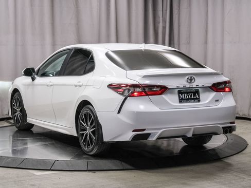 Used 2023 Toyota Camry SE FWD image 2