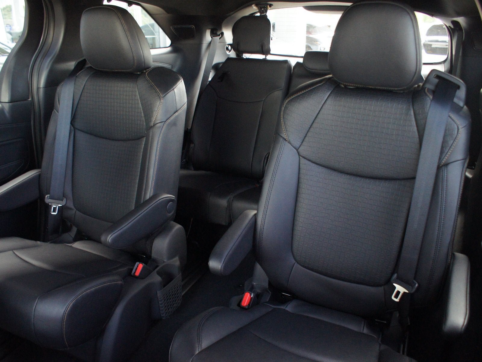 New 2026 Toyota Sienna XLE Woodland Edition AWD/4WD image 9