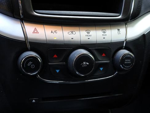 Used 2020 Dodge Journey SE w/ Blacktop Package image 9