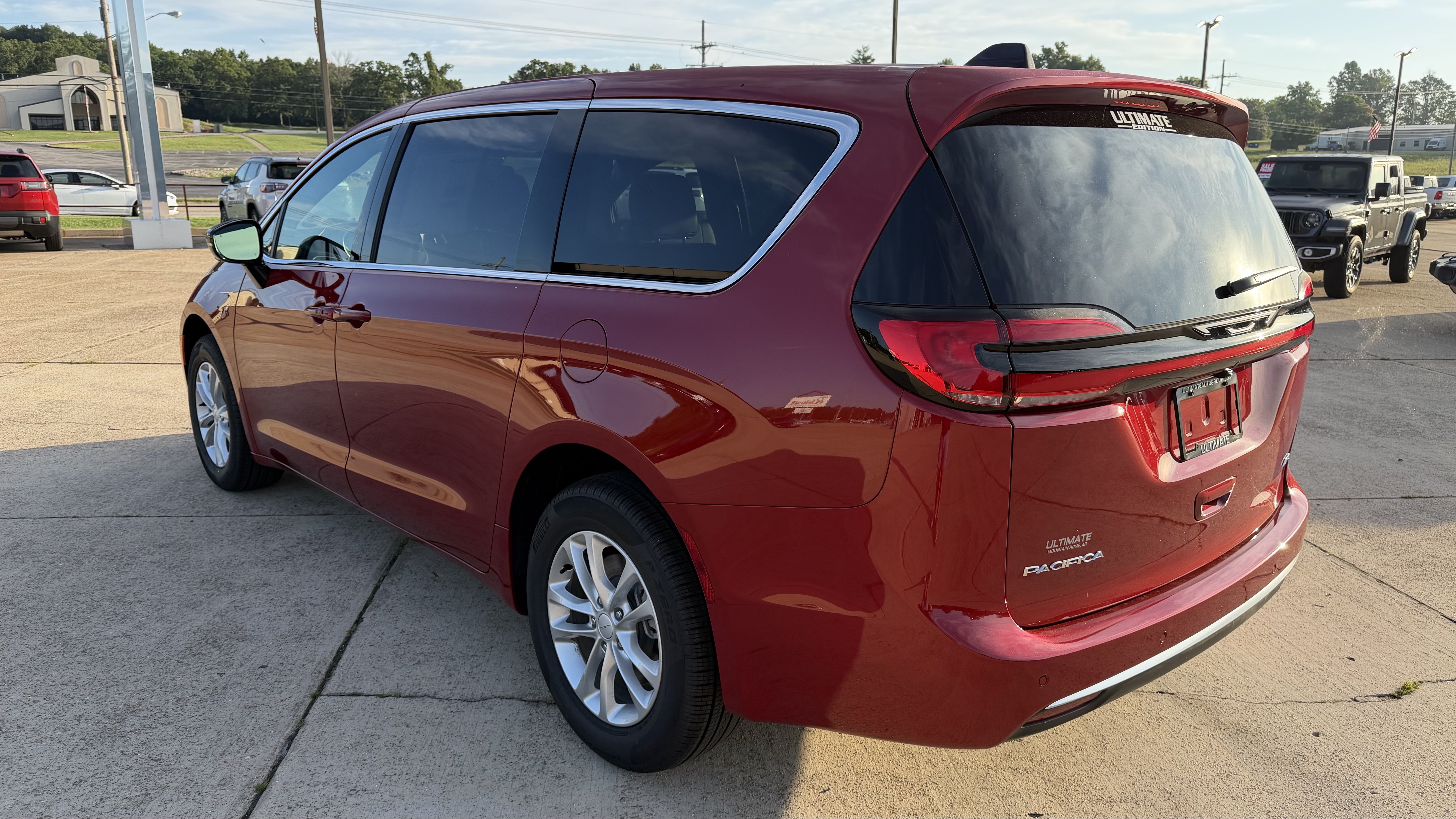 New 2027 Chrysler Pacifica Select w/ Family Tech Group AWD/4WD image 6