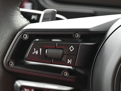 Certified 2025 Porsche Cayenne GTS AWD/4WD image 21