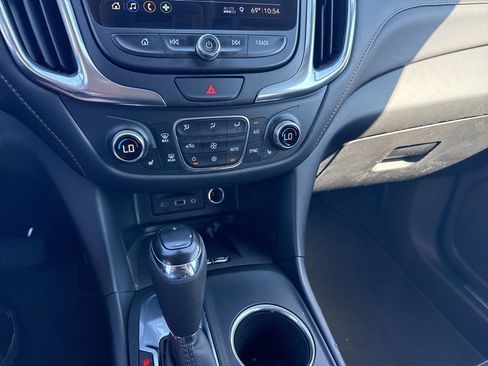 Used 2020 Chevrolet Equinox Premier image 16