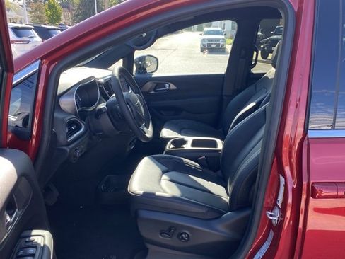 New 2026 Chrysler Voyager LX image 15