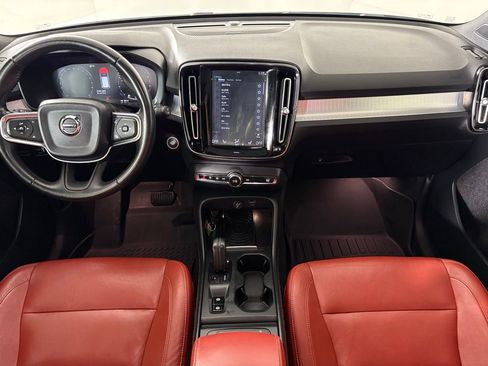 Used 2019 Volvo XC40 T5 Momentum image 32