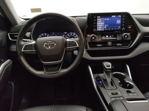 Used 2022 Toyota Highlander XLE w/ Protection Package #3 (TMS) AWD/4WD image 22