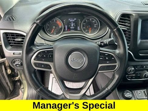 Used 2019 Jeep Cherokee Latitude Plus AWD/4WD image 16